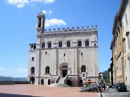 Descrizione della cittadina di Gubbio.